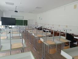 В кабинете физики и информатики